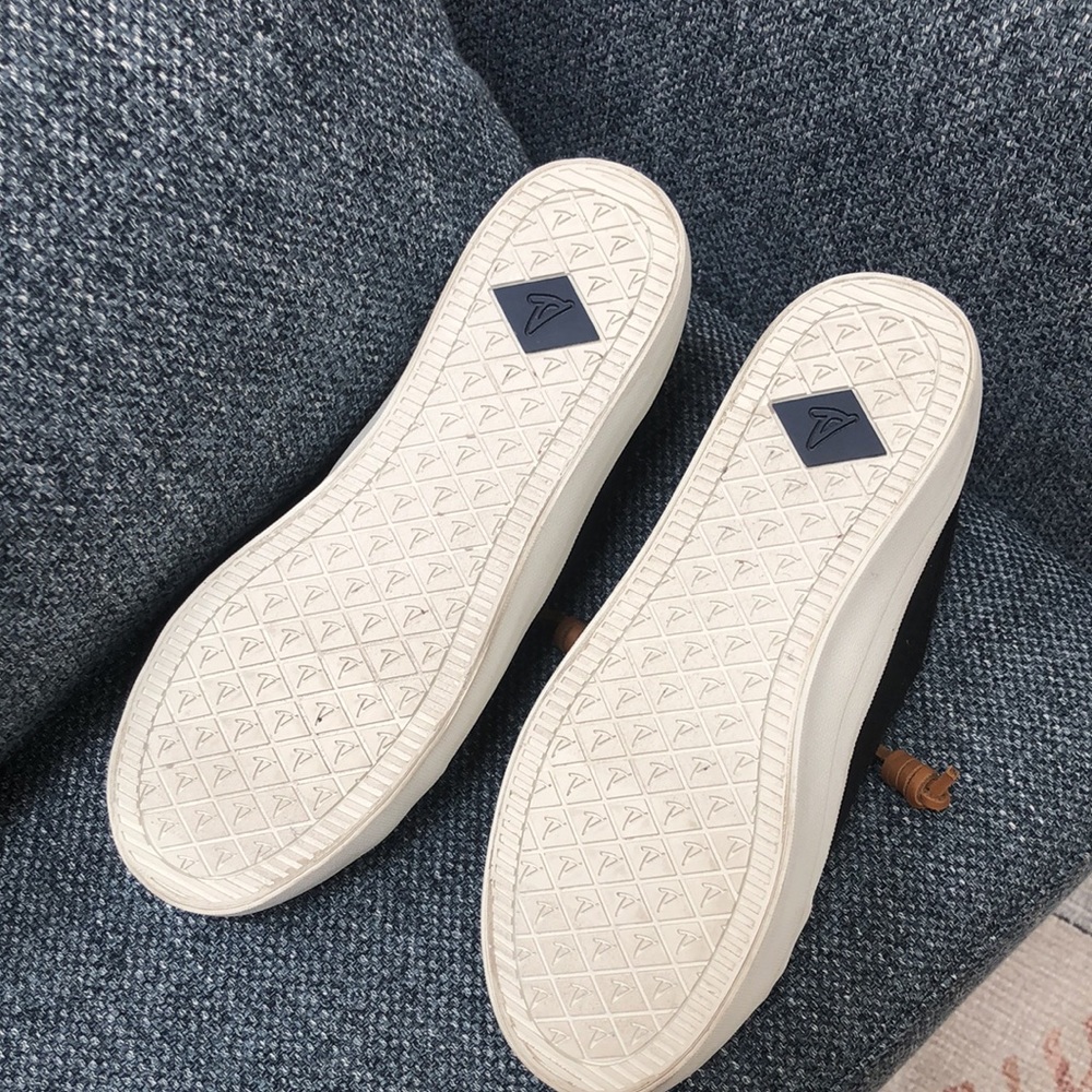 NWOT Sperry
Women's crest view Canvas Sneaker - Picture 2 of 4